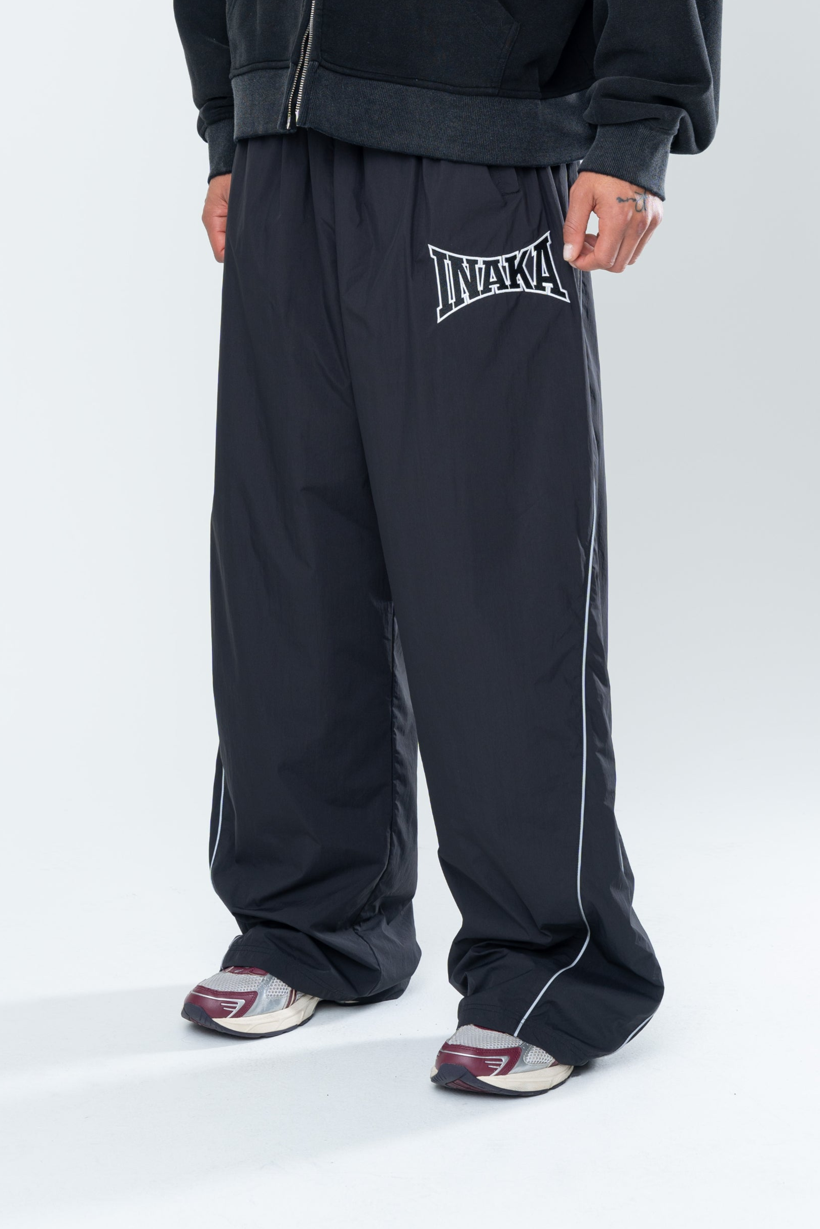 POWERSHOT BAGGY TRACKPANTS - BLACK - Image 4