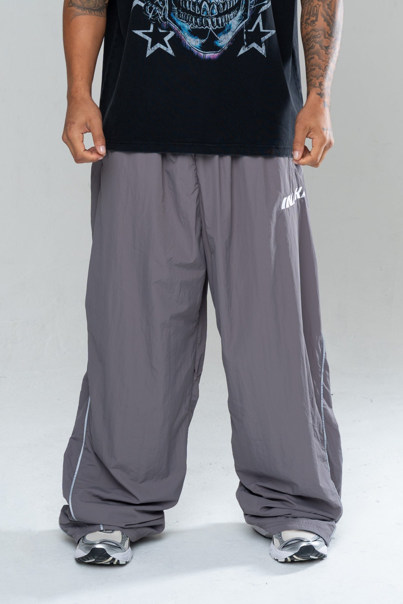 ICONIC BAGGY TRACKPANTS - STONE