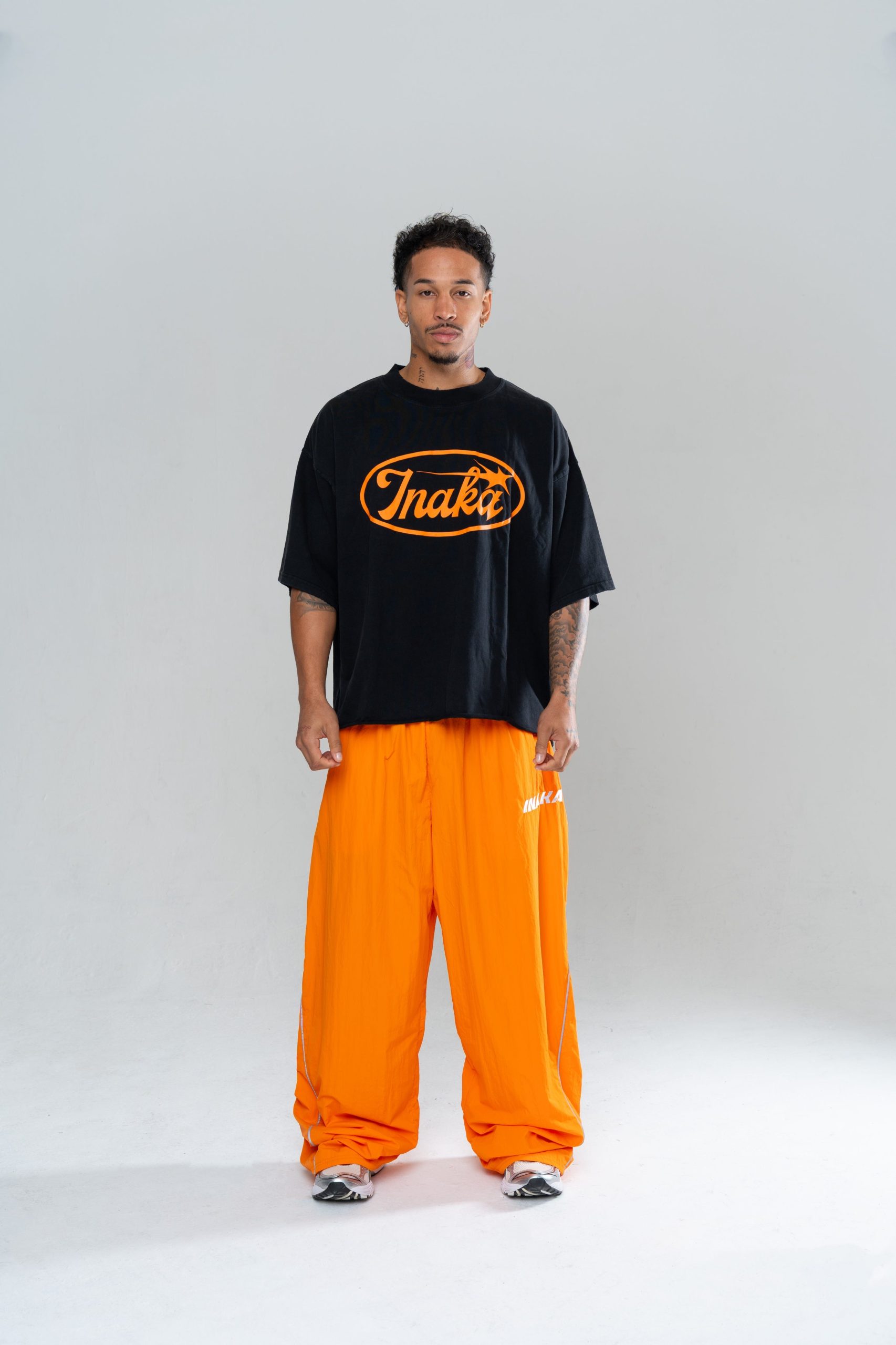 ICONIC BAGGY TRACKPANTS - ORANGE - Image 2