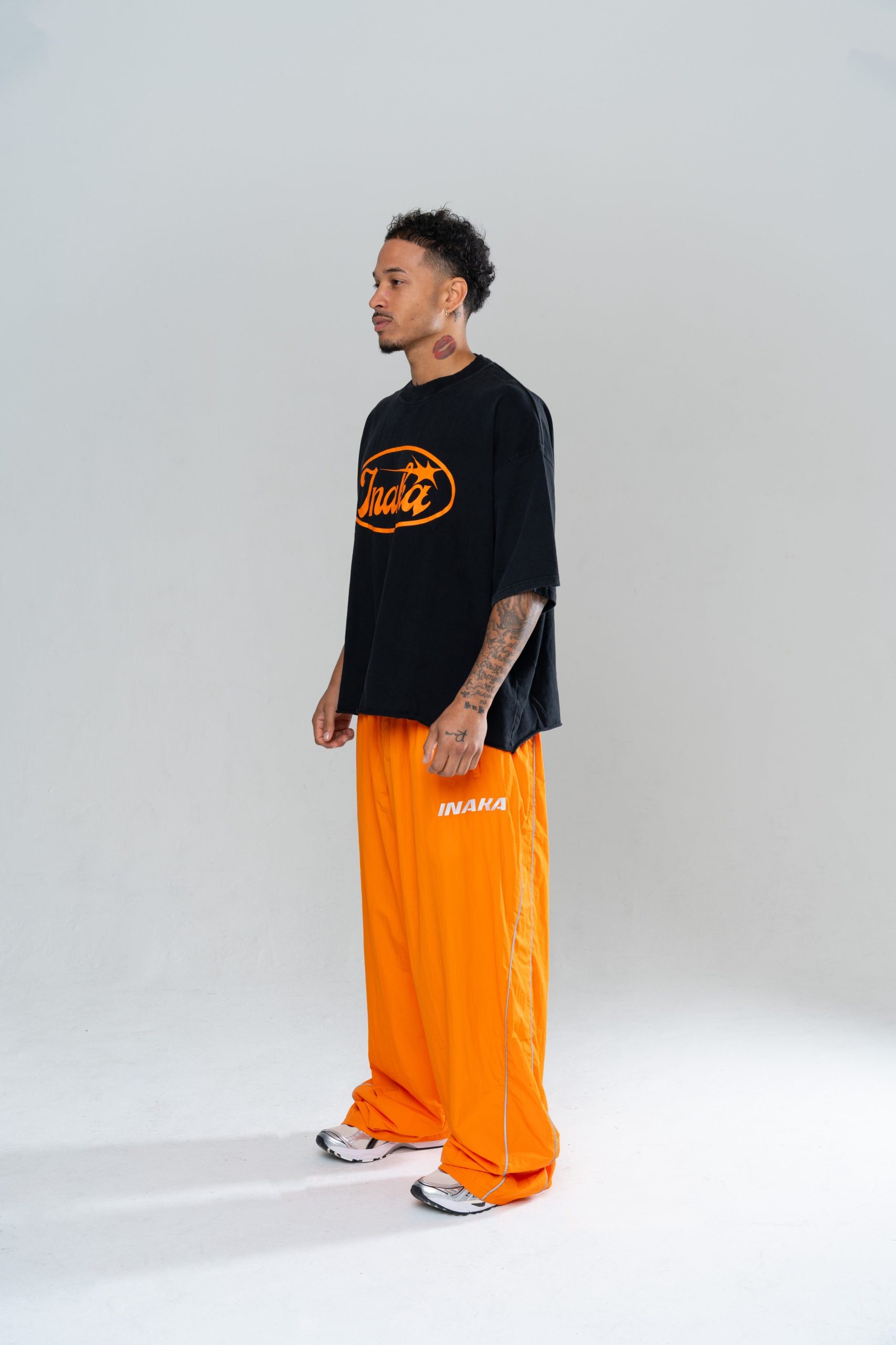 ICONIC BAGGY TRACKPANTS - ORANGE - Image 3