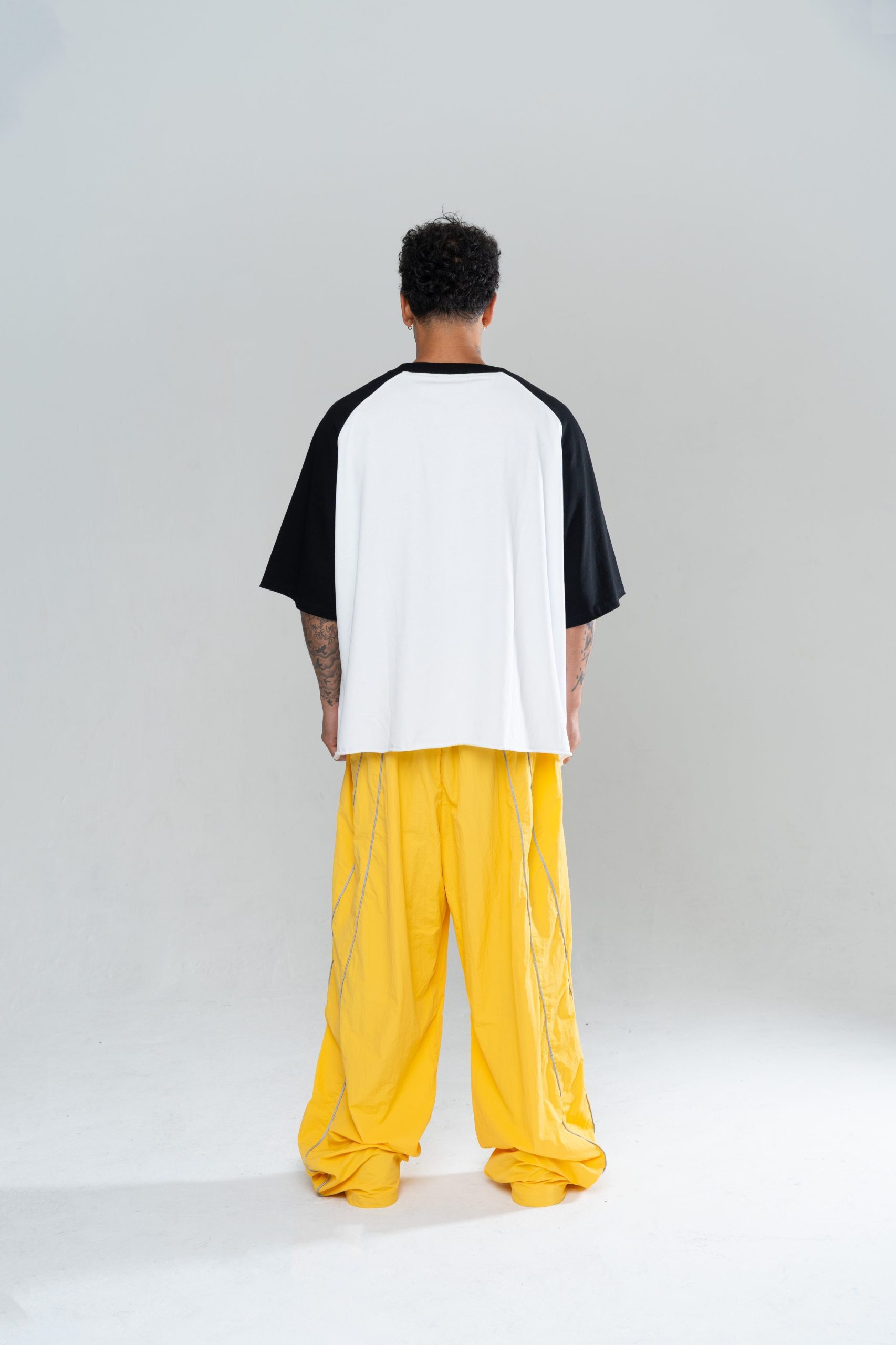 ICONIC BAGGY TRACKPANTS - YELLOW - Image 4