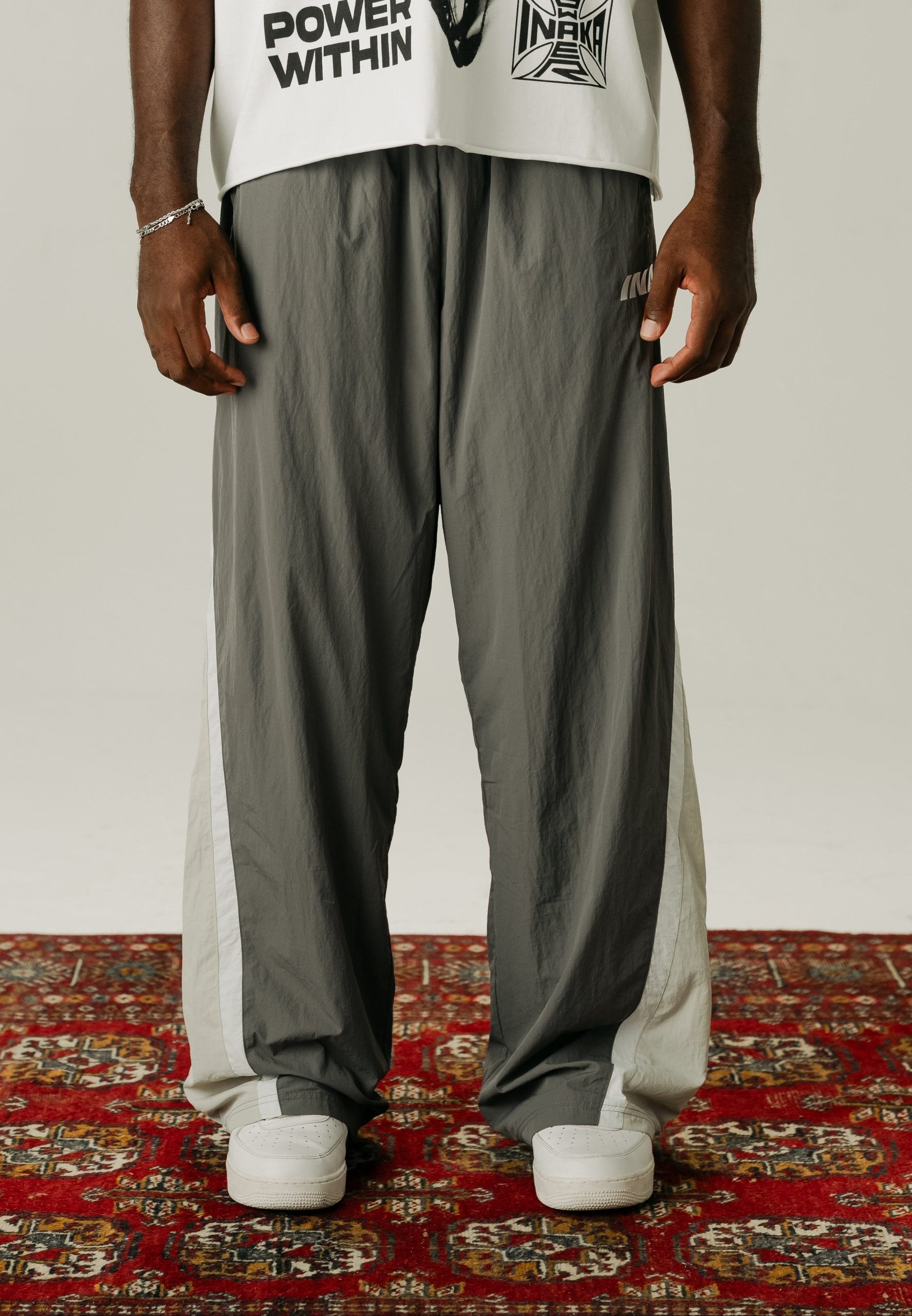 BAGGY TRACKPANTS - GRAY : WHITE